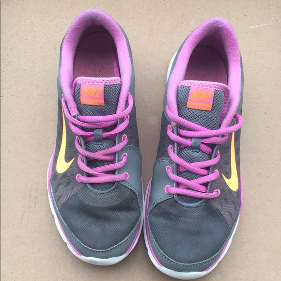 Nike - Picture 3 of 5